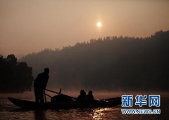 “船工教師”31年擺渡、擺渡，撐起村娃求知路