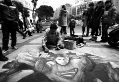 “粉筆藝丐”的溫州剪影 大學(xué)生為其拍攝紀錄片